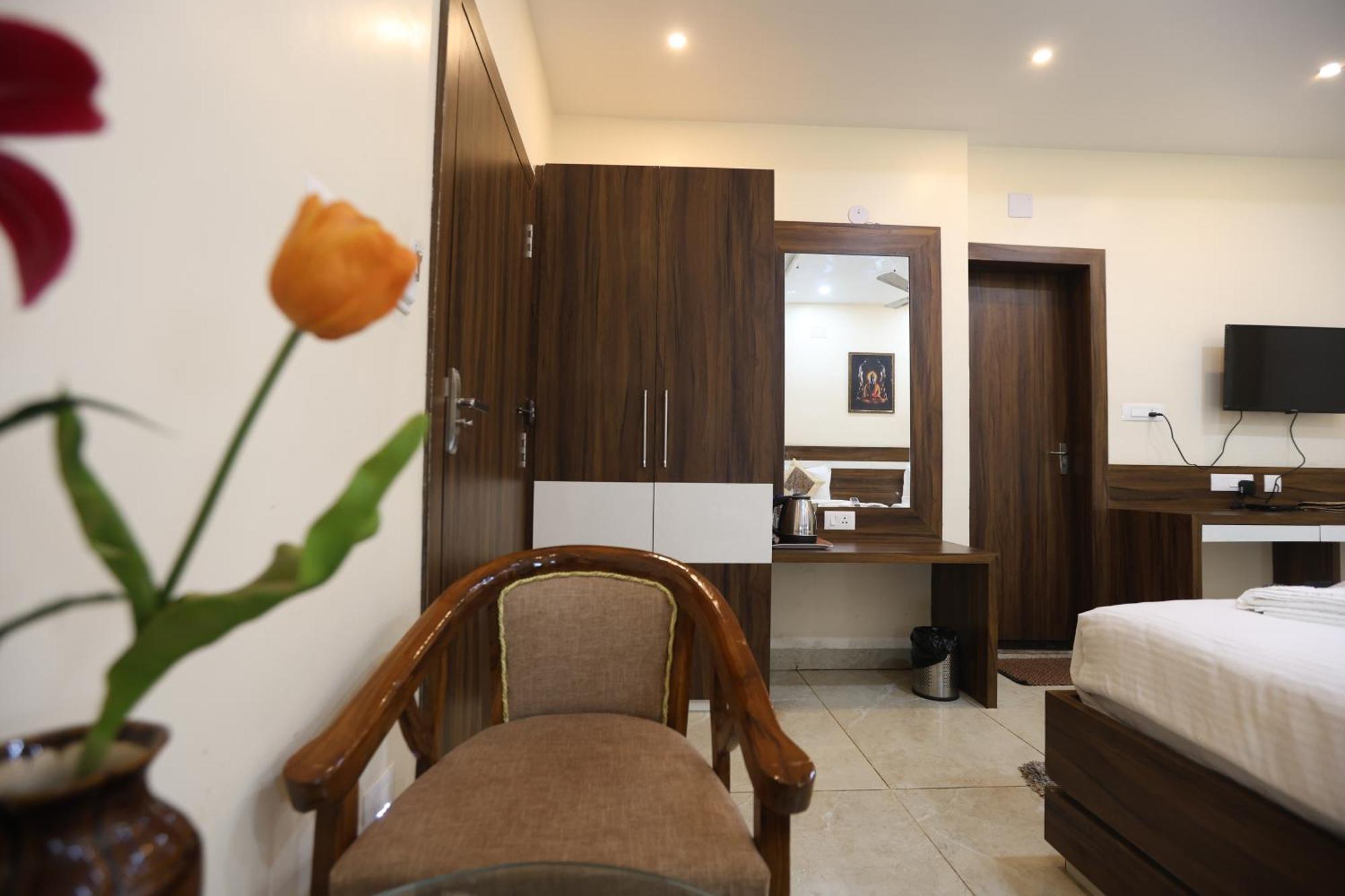 Hotel Sj Pride Bhuvanesvar Kültér fotó