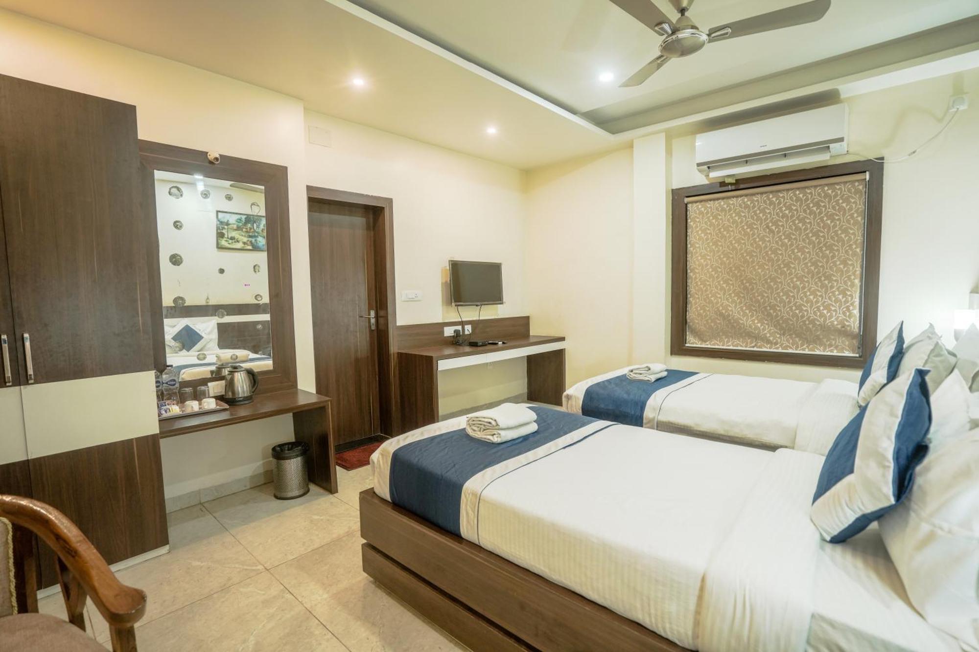 Hotel Sj Pride Bhuvanesvar Kültér fotó