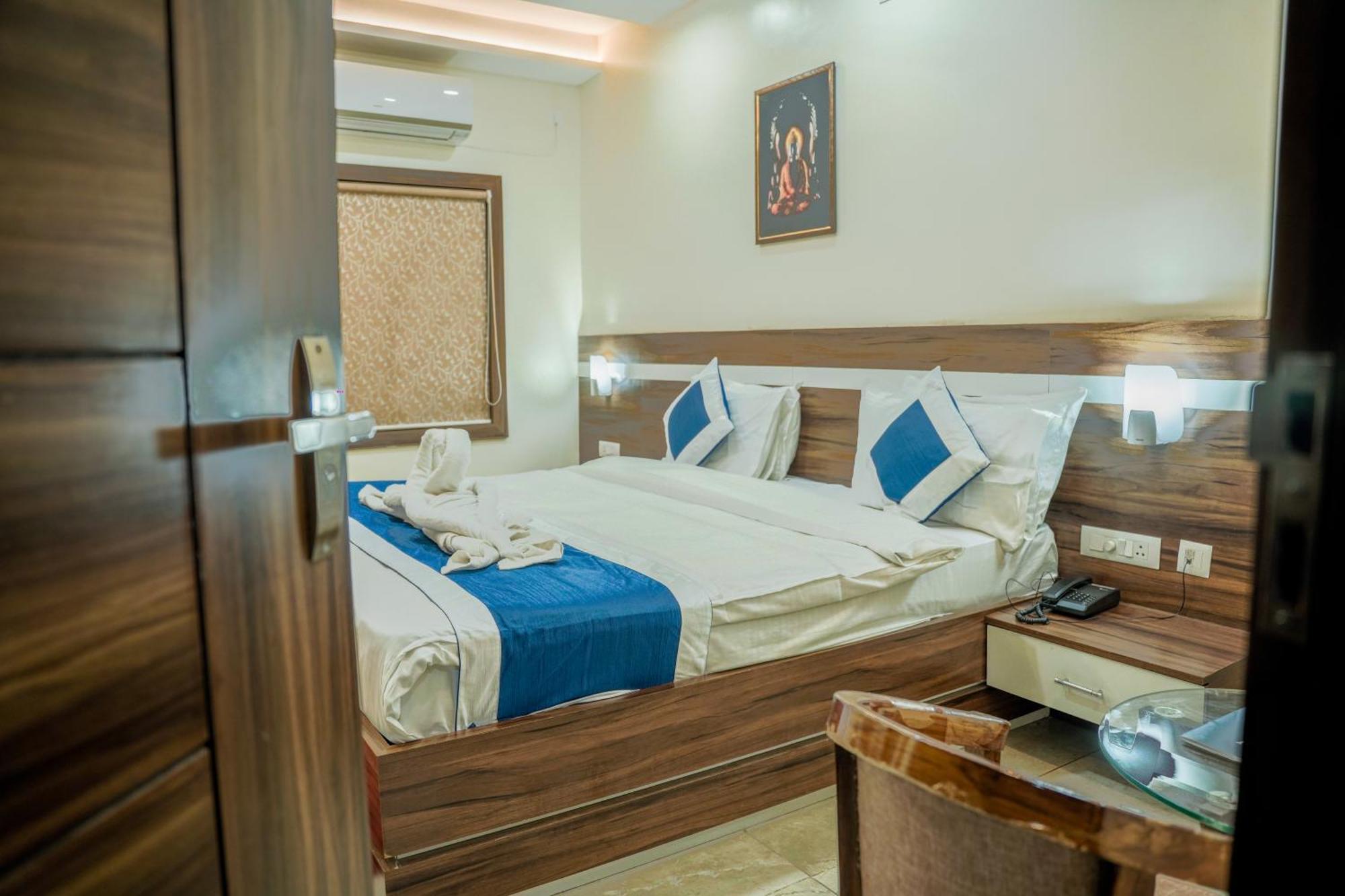 Hotel Sj Pride Bhuvanesvar Kültér fotó